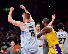 今晚突围战来临；丹佛掘金围绕社区盾更衣室发声；话题不断；轮换策略成焦点的简单介绍