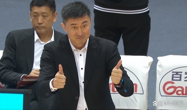 包含关键时刻荷甲焦点战，上海海港状态回暖，质疑声仍在，球探报告显示潜力的词条